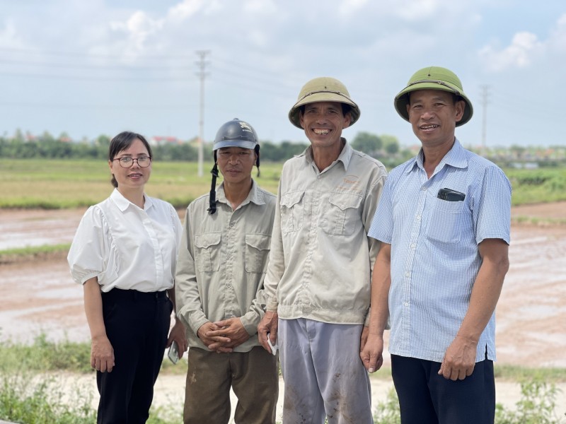 Phóng viên đi thực tế tại ruộng bãi rươi ở huyện Tứ Kỳ, Hải Dương