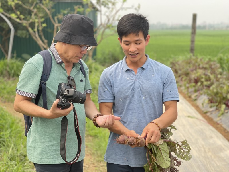 Phóng viên đi thực tế 