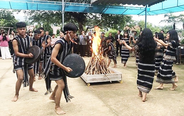 Đội cồng chiêng ở xã Tà Nung