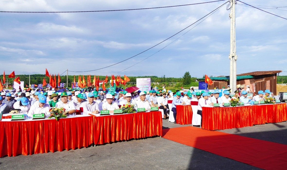 Quang cảnh Lễ Mít tinh phát động hưởng ứng Ngày Môi trường thế giới tại Quảng Trị. Quang cảnh Lễ Mít tinh phát động hưởng ứng Ngày Môi trường thế giới tại Quảng Trị.