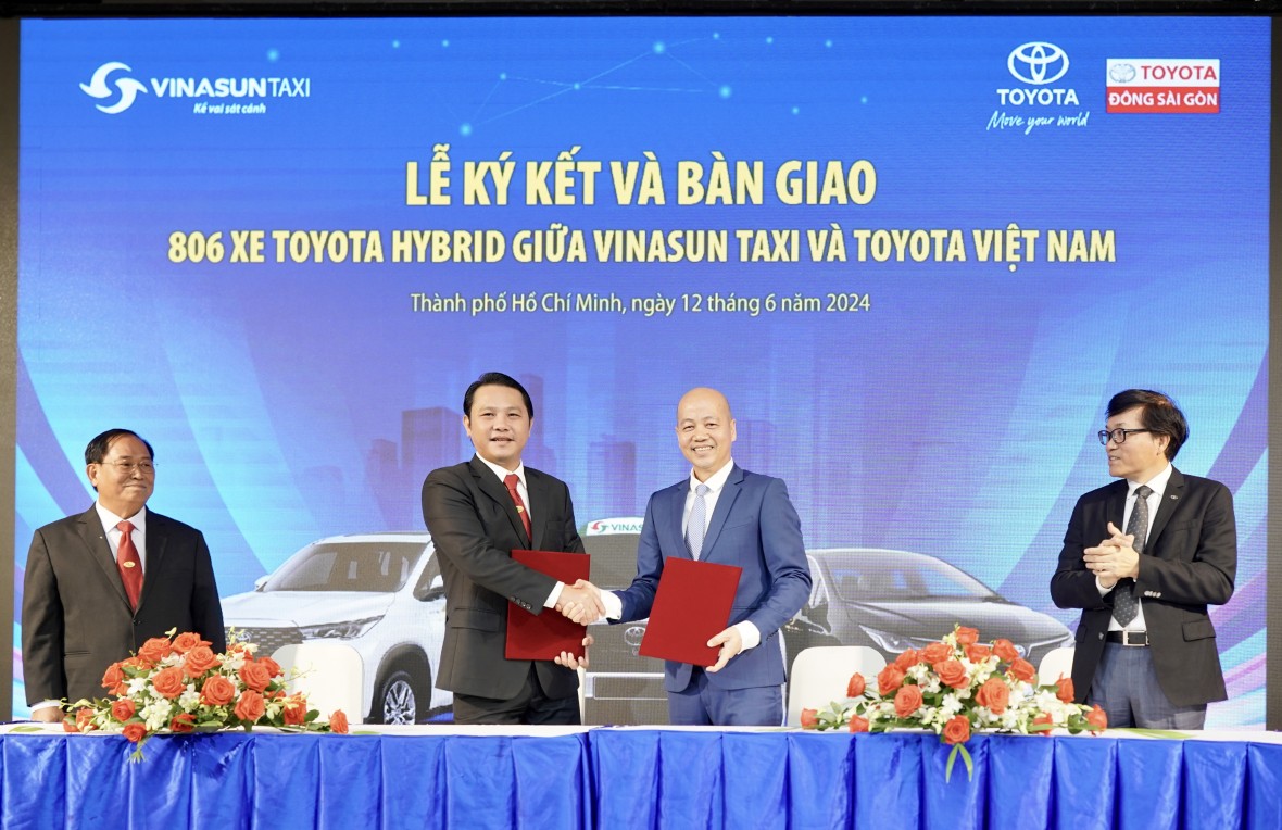 Lễ ra mắt Taxi Hybrid đầu tiên tại Việt Nam & Hợp tác chiến lược Toyota - Vinasun