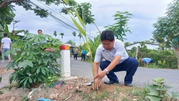 Phát động phong trào "Hàng cây nông dân" tại Bến Tre