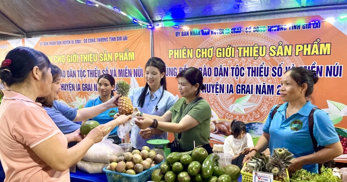 Mở rộng thị trường sản phẩm nông sản miền núi qua các phiên chợ cung cầu