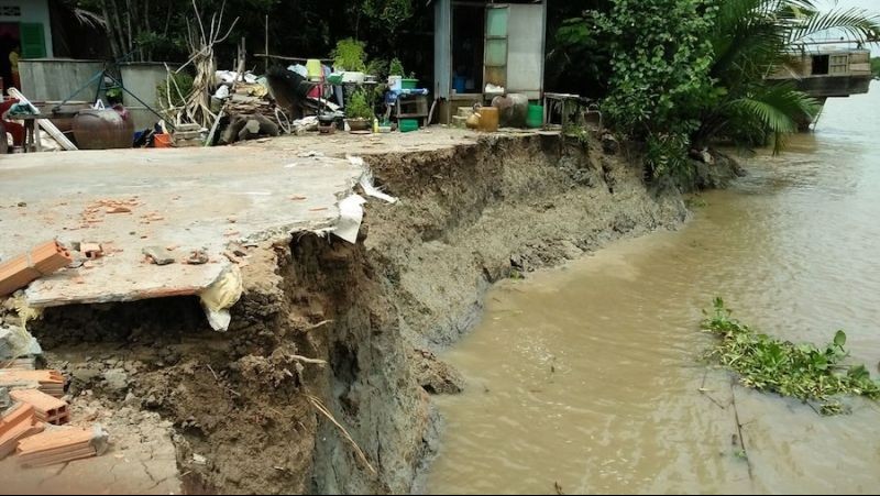 Long An tan hoang vì sạt lở, 26 km đất bờ sông bị "nuốt chửng"