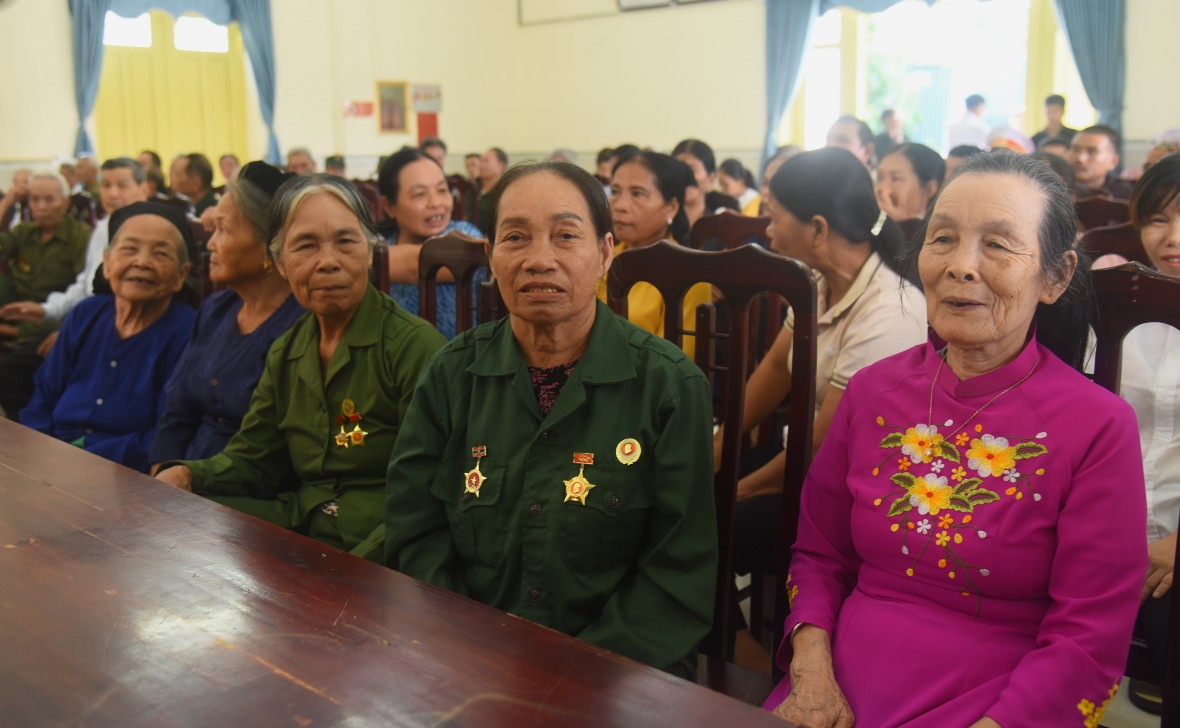 Tạp chí Hữu cơ Việt Nam tri ân gia đình chính sách xã Xuân Quang, huyện Chiêm Hóa