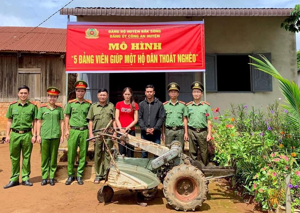 Công an huyện Đắk Song, Đắk Nông hỗ trợ nông dân thoát nghèo