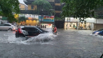 Hà Nội đón mưa lớn, miền Bắc cảnh báo lũ quét và sạt lở đất