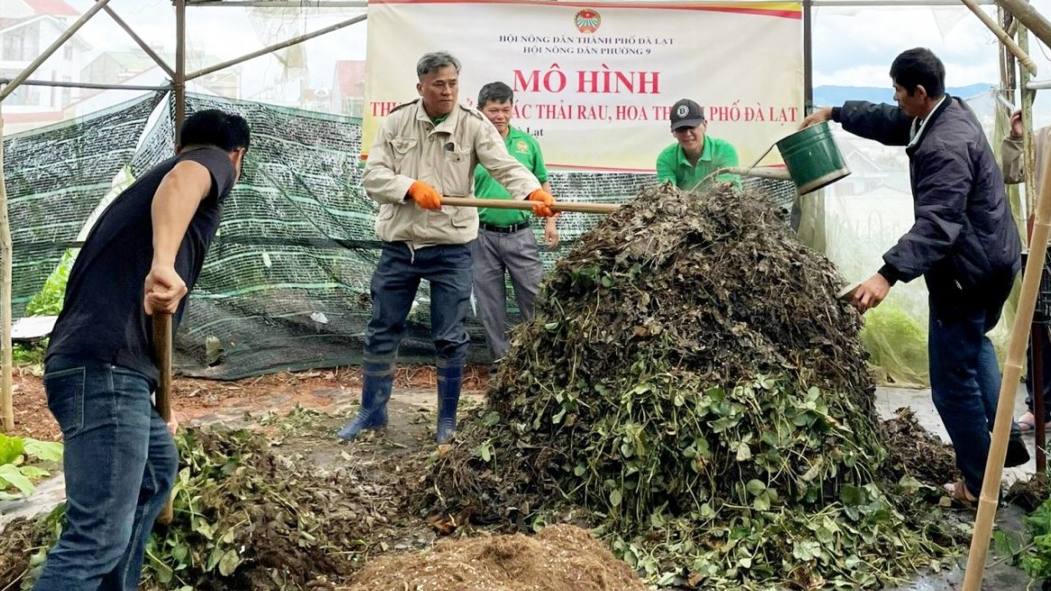 Đà Lạt: Xử lý rác thải nông nghiệp thành phân hữu cơ