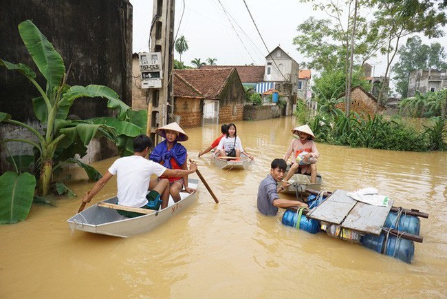 Huyện Chương Mỹ ngập sâu trong biển nước