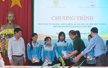 Đắk Nông: Tặng 15 ngàn cuốn vở cho học sinh nghèo, đồng bào dân tộc thiểu số