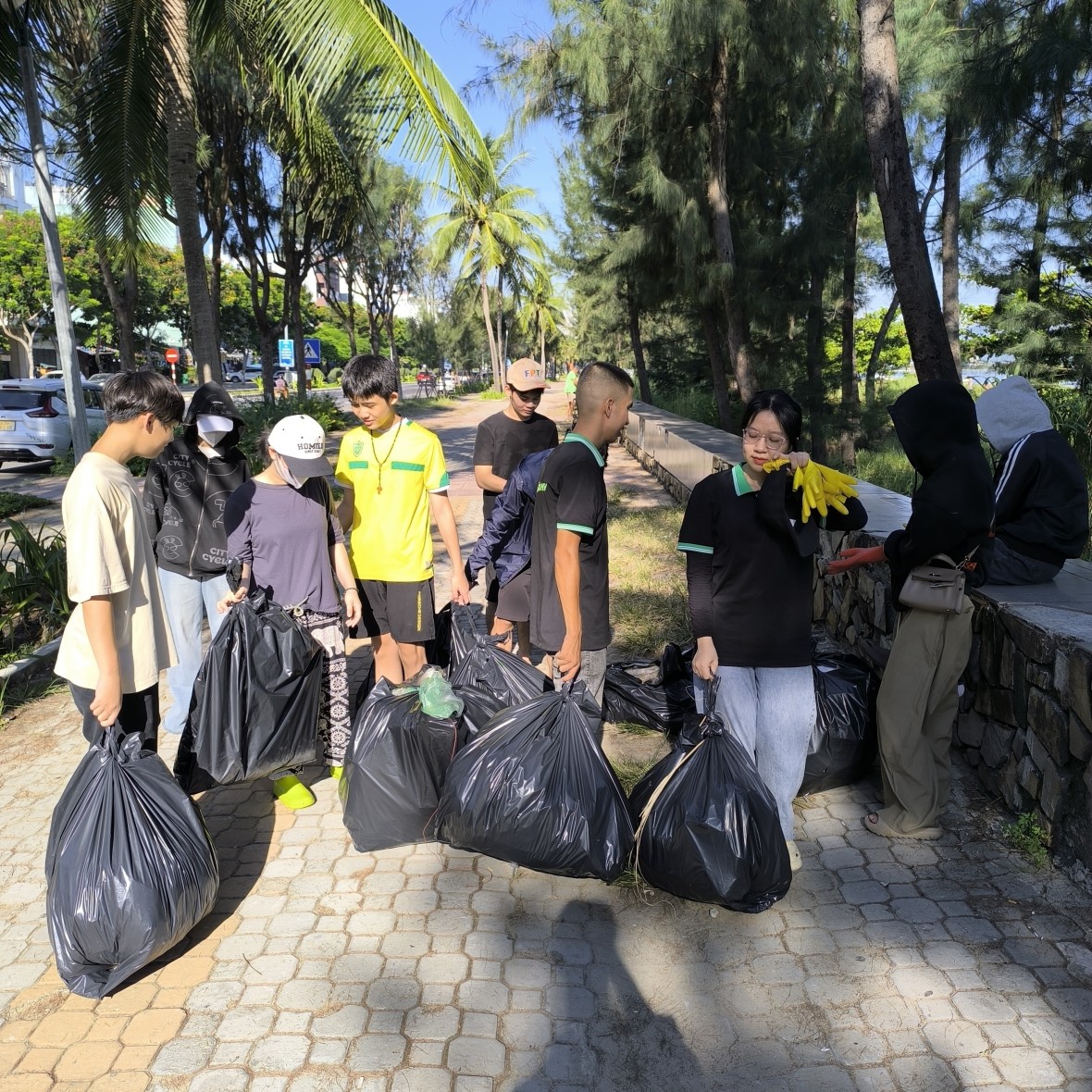 Hành động nhỏ, ý nghĩa lớn bảo vệ môi trường thông qua chiến dịch “Trash – Free”