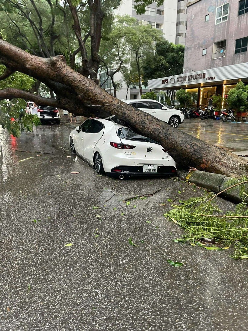 Hà Nội: Mưa lớn kèm dông sét trước khi bão số 3 đổ bộ