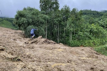 Toàn thôn bị vui lấp, hơn trăm người mất tích do lũ quét tại Lào Cai