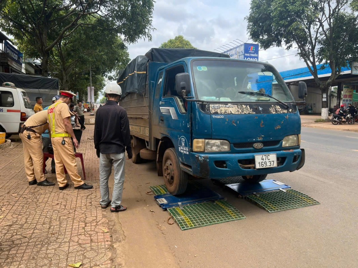 Đắk Lắk: Công an huyện Krông Pắc quyết liệt xử lý vi phạm, đảm bảo an toàn giao thông