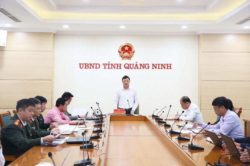 Ông Nghiêm Xuân Cường, Phó Chủ tịch UBND tỉnh, chủ trì cuộc họp. Ảnh: Baoquangninh