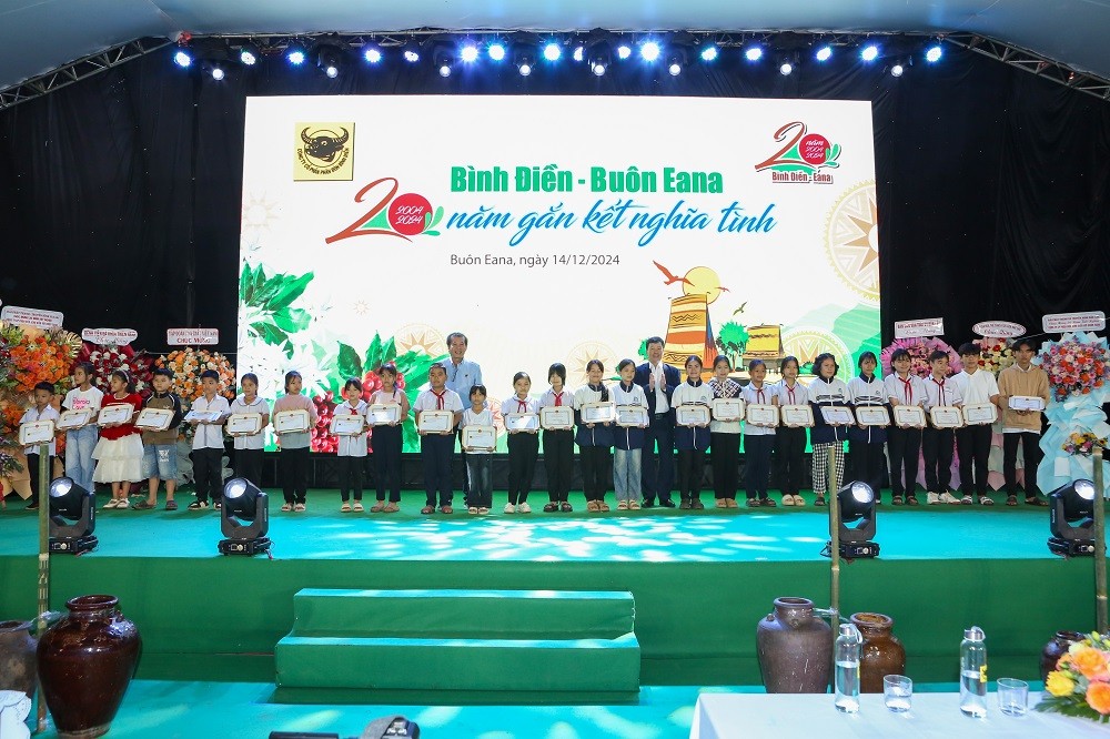 Hai thập kỷ Phân bón Bình Điền kết nghĩa Buôn Eana: Đong đầy Nghĩa - Tình