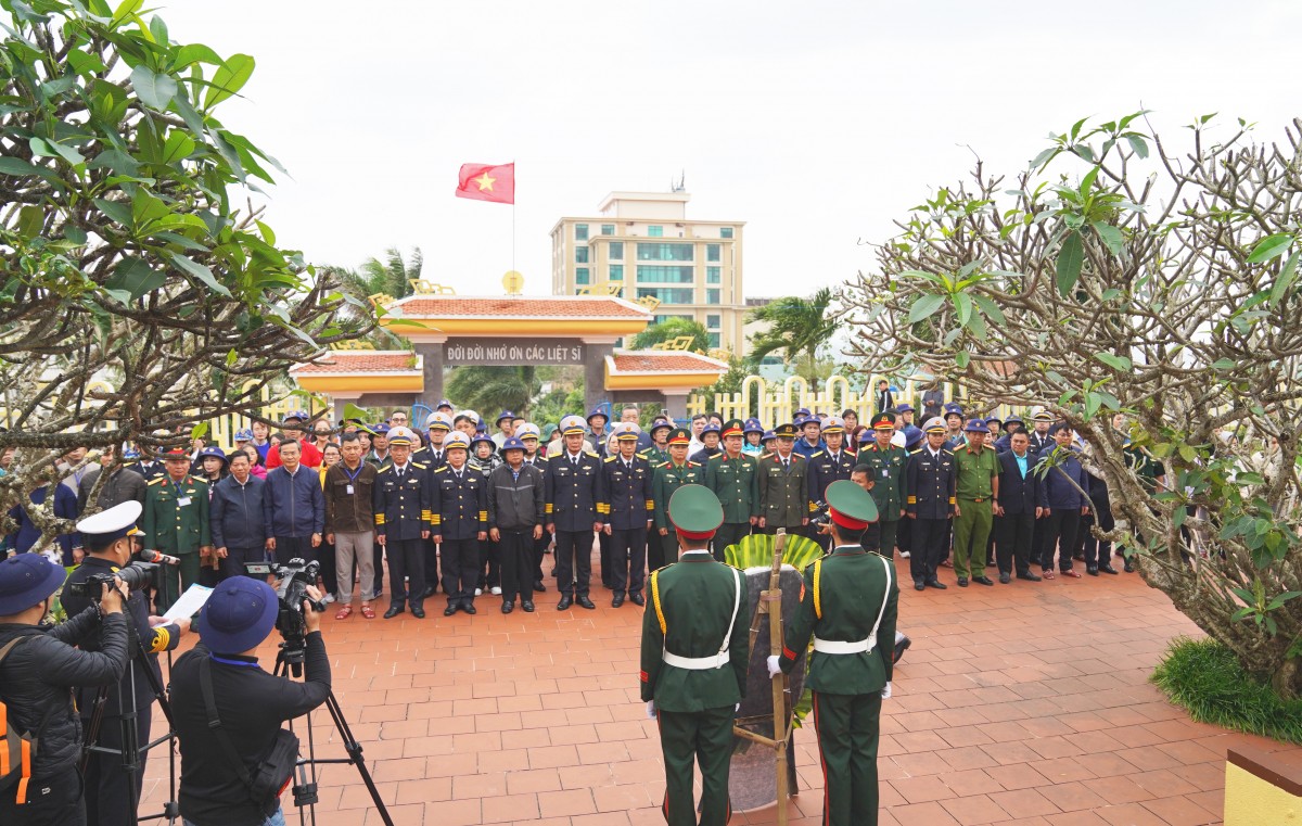 Chuyến hải trình mang Tết ra biển đảo: Ấm tình quân dân