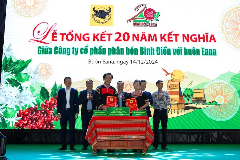 Đắk Lắk: Kỷ niệm 20 năm ngày kết nghĩa giữa Công ty Cổ phần Phân bón Bình Điền và Buôn Ea Na