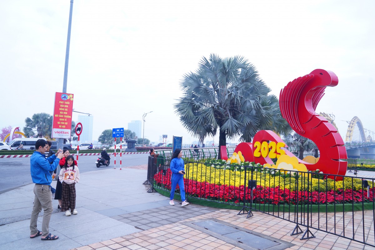 Ngắm biểu tượng linh vật rắn Đà Nẵng hay biểu tượng Ngành Y? Ngắm biểu tượng linh vật rắn Đà Nẵng hay biểu tượng Ngành Y?