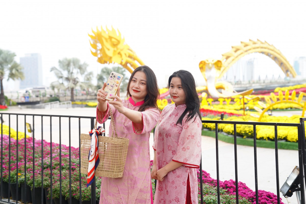 Ngắm biểu tượng linh vật rắn Đà Nẵng hay biểu tượng Ngành Y? Ngắm biểu tượng linh vật rắn Đà Nẵng hay biểu tượng Ngành Y?