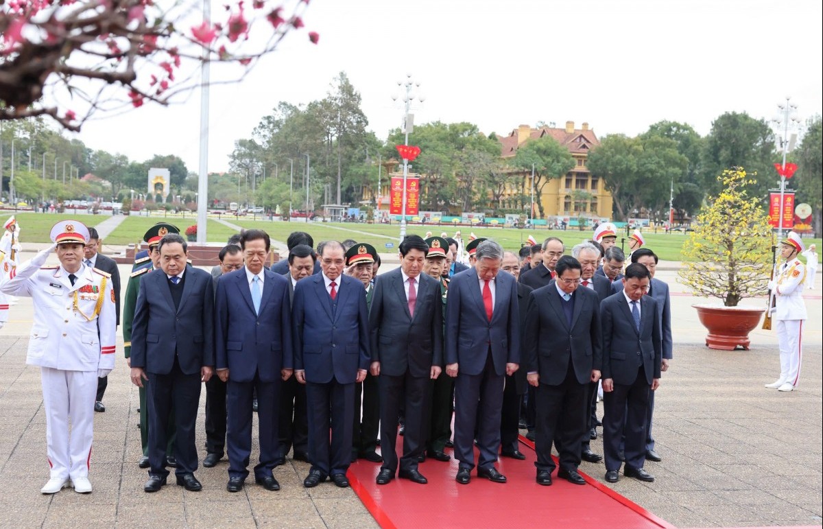 Lãnh đạo Đảng, Nhà nước vào Lăng viếng Chủ tịch Hồ Chí Minh nhân kỷ niệm 95 năm Ngày thành lập Đảng