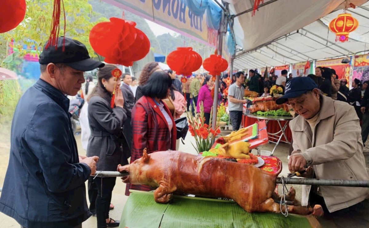 Cao Bằng: Độc đáo Lễ hội Tranh đầu pháo hoa Quảng Hoà