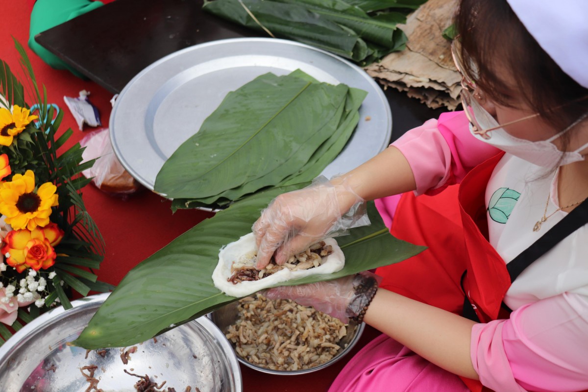 Độc đáo Hội thi bánh tẻ truyền thống làng nghề Phú Nhi