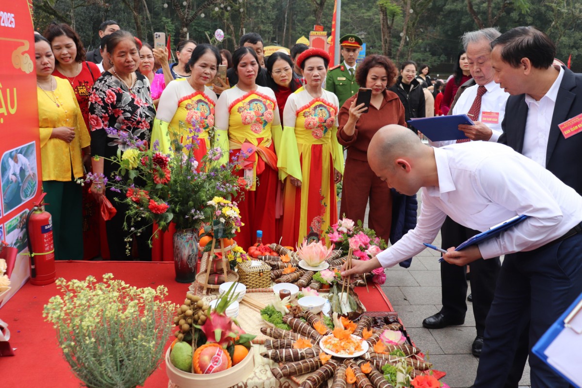 Độc đáo Hội thi bánh tẻ truyền thống làng nghề Phú Nhi