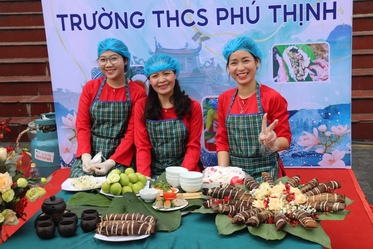 Độc đáo Hội thi bánh tẻ truyền thống làng nghề Phú Nhi