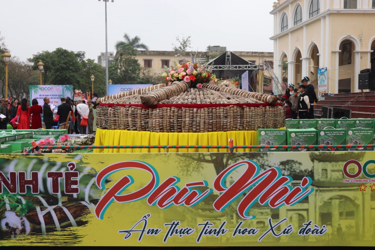 Độc đáo Hội thi bánh tẻ truyền thống làng nghề Phú Nhi