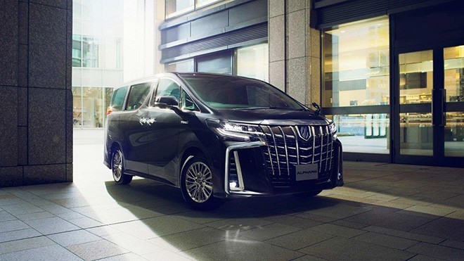 Toyota Việt Nam triệu hồi dòng xe Alphard để thay thế ốp nắp ca-pô