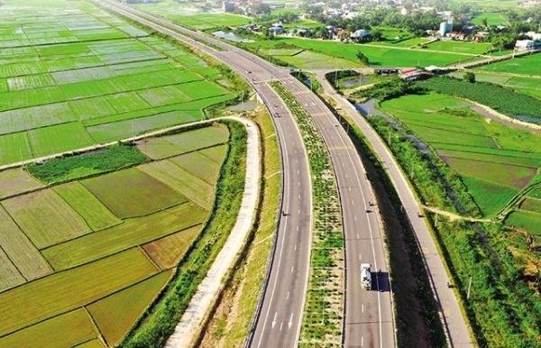 Đường sá Tây Nguyên: 50 năm thay da đổi thịt