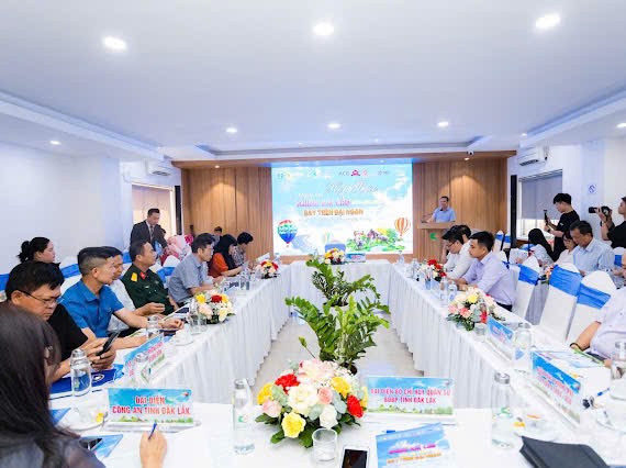 Đắk Lắk: Tổ chức ngày hội khinh khí cầu tại huyện Buôn Đôn chào mừng lễ 30/4 - 1/5