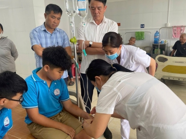 Cao Bằng: 27 học sinh nhập viện trong tình trạng đau bụng, buồn nôn, nổi mề đay