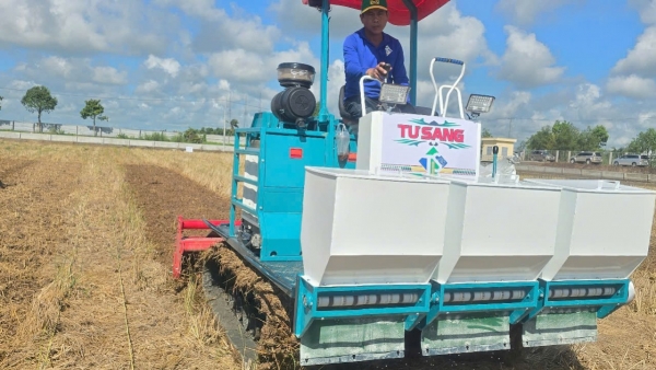 Cơ giới hóa quản lý rơm rạ: "Những viên gạch" đầu tiên của nền nông nghiệp bền vững