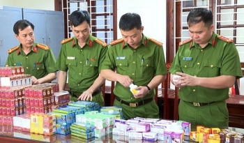 Phó Thủ tướng chỉ đạo xử lý vấn đề thuốc chữa bệnh giả