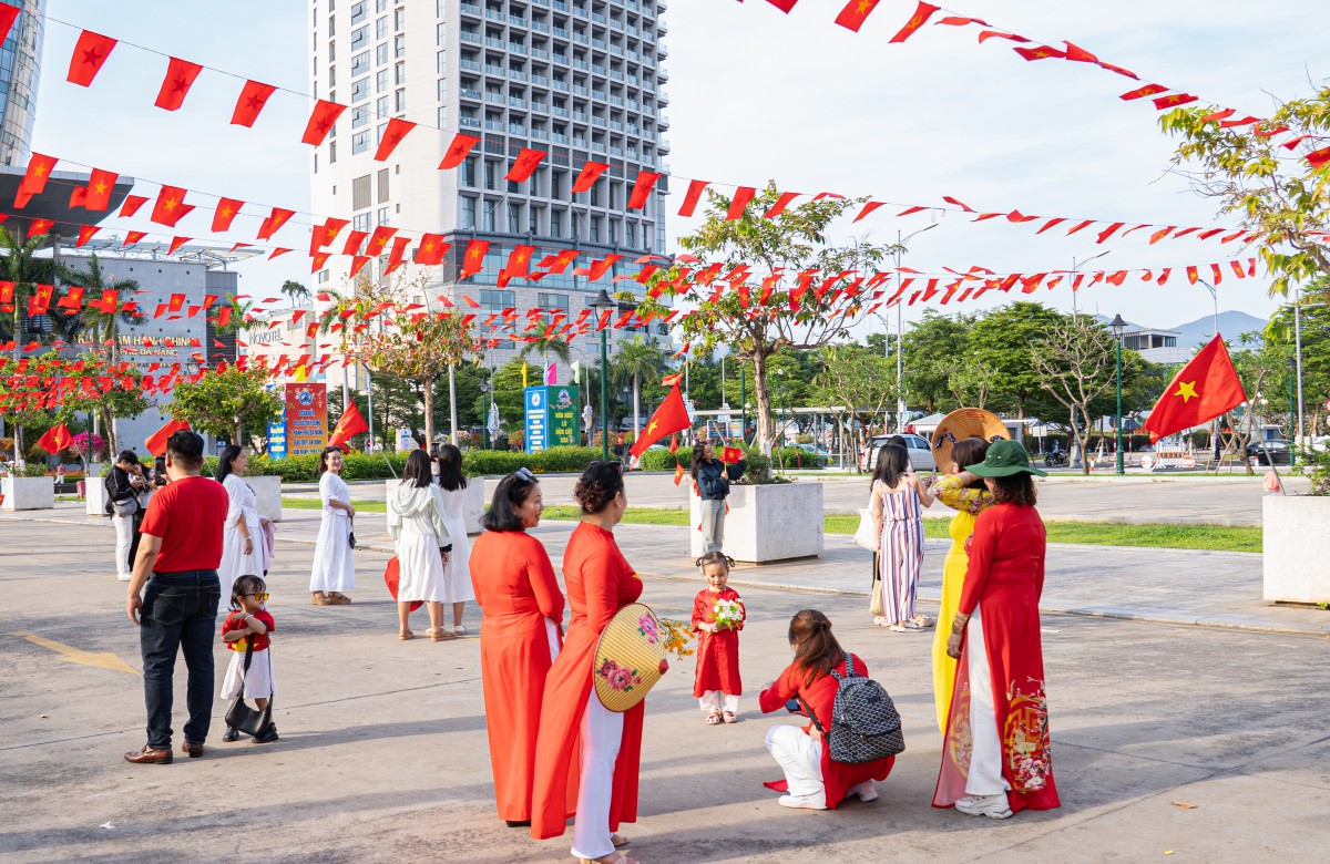 50 năm thống nhất đất nước, bừng sáng hào khí dân tộc 50 năm thống nhất đất nước, bừng sáng hào khí dân tộc