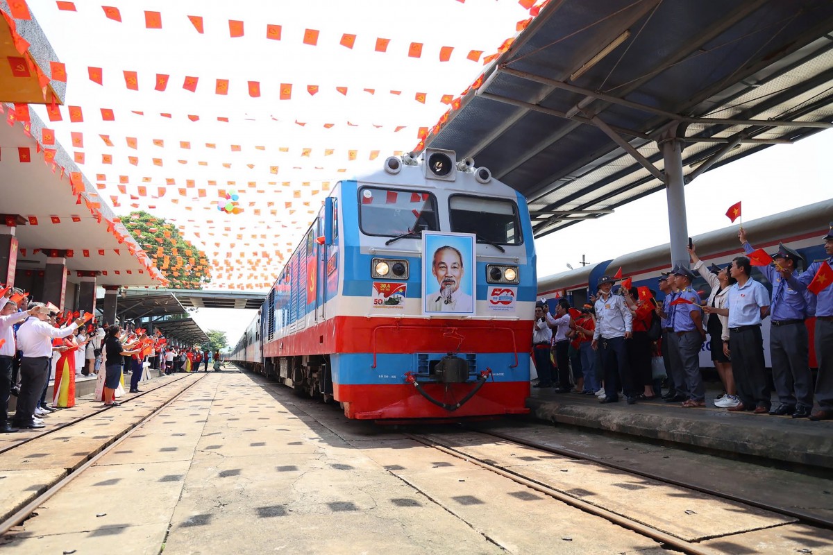 50 năm thống nhất đất nước, bừng sáng hào khí dân tộc 50 năm thống nhất đất nước, bừng sáng hào khí dân tộc