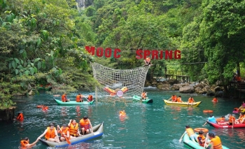 gan 9000 luot khach da den vuon quoc gia phong nha ke bang dip 304 va 15