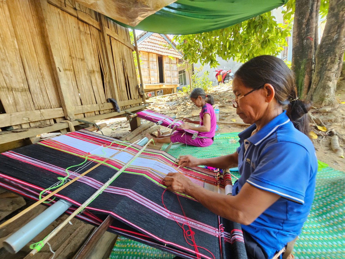 Lập đề án bảo tồn và phát triển làng nghề dệt thổ cẩm truyền thống của đồng bào Ba Na