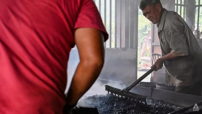 Chuyển giao công nghệ rang cà phê bằng củi gạch nối giữa truyền thống và hiện đại