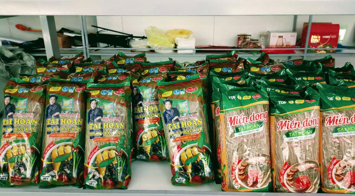 Người phụ nữ đưa miến dong " đặc sản Bắc Kạn" vươn ra biển lớn
