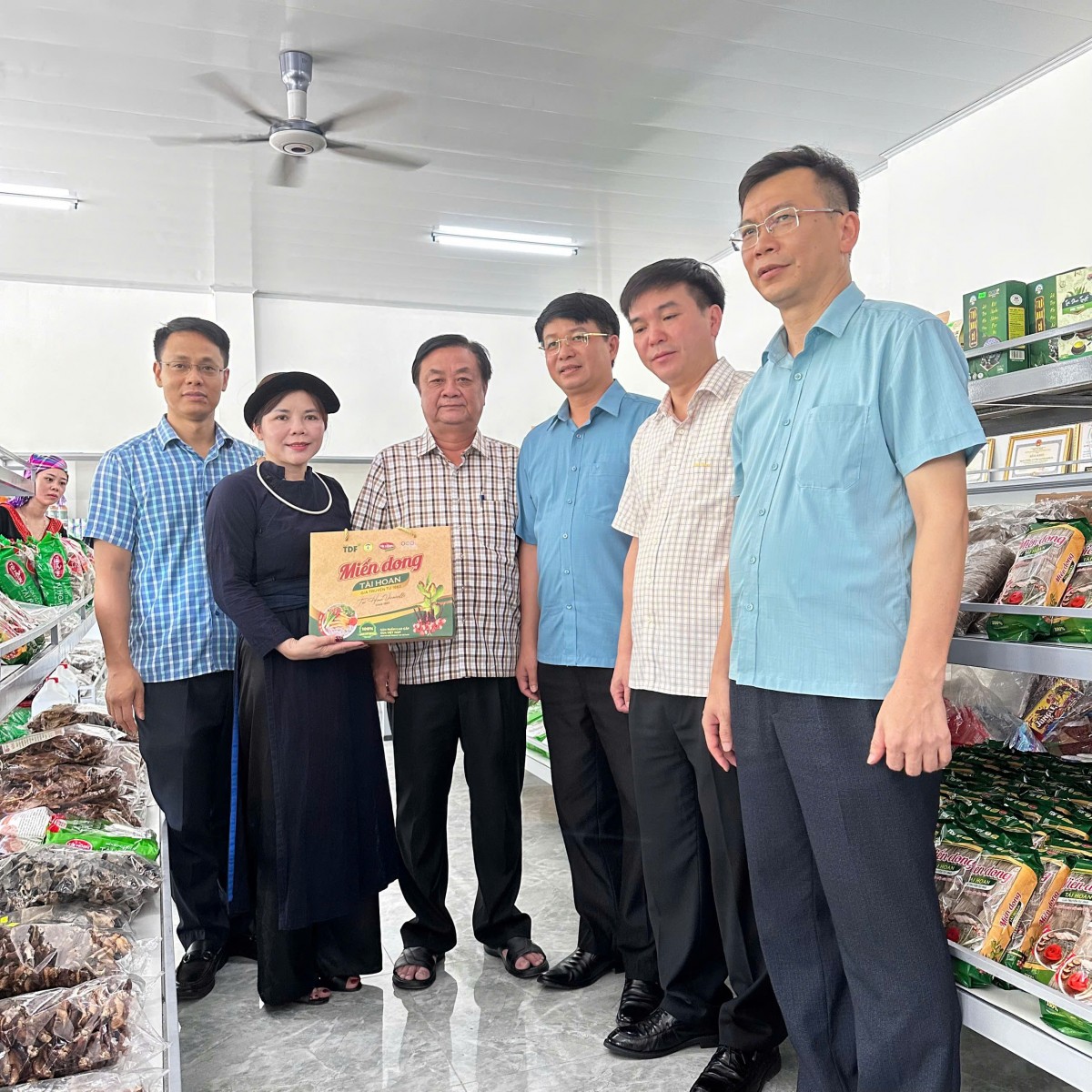 Người phụ nữ đưa miến dong " đặc sản Bắc Kạn" vươn ra biển lớn