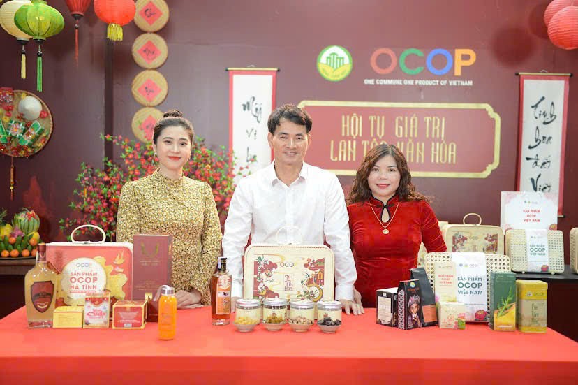 Người phụ nữ đưa miến dong " đặc sản Bắc Kạn" vươn ra biển lớn