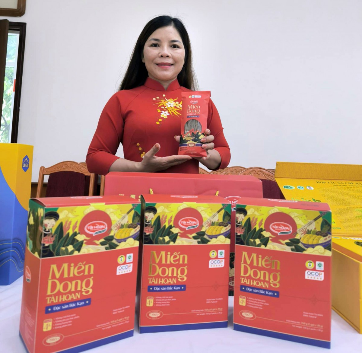Người phụ nữ đưa miến dong " đặc sản Bắc Kạn" vươn ra biển lớn