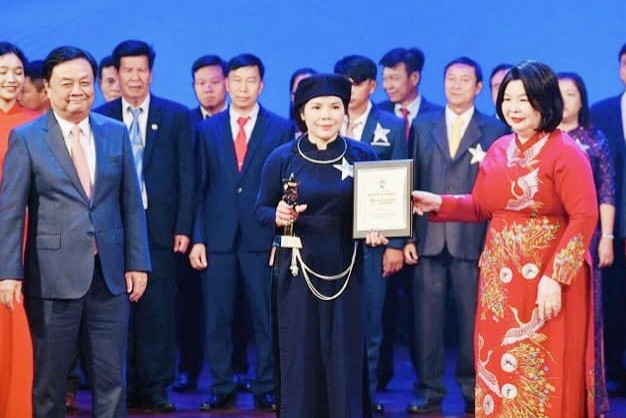 Người phụ nữ đưa miến dong " đặc sản Bắc Kạn" vươn ra biển lớn
