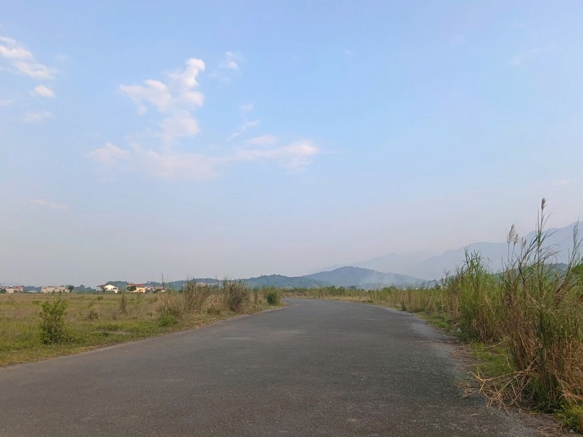 Cận cảnh sân vận động trăm tỉ ở Lào Cai bị bỏ hoang