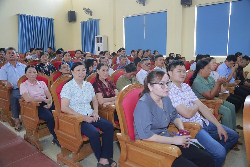 Nhiều hộ dân ý kiến, bức xúc trước tình trạng bãi rác Đông Nam ô nhiễm kéo dài nhiều năm.