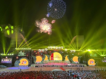 le hoi hoa phuong do 2025 hai phong don nhan danh hieu thanh pho anh hung
