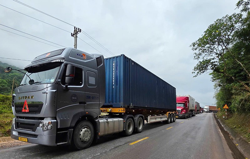 Quảng Bình: Hàng trăm phương tiện ùn tắc tại Cửa khẩu quốc tế Cha Lo